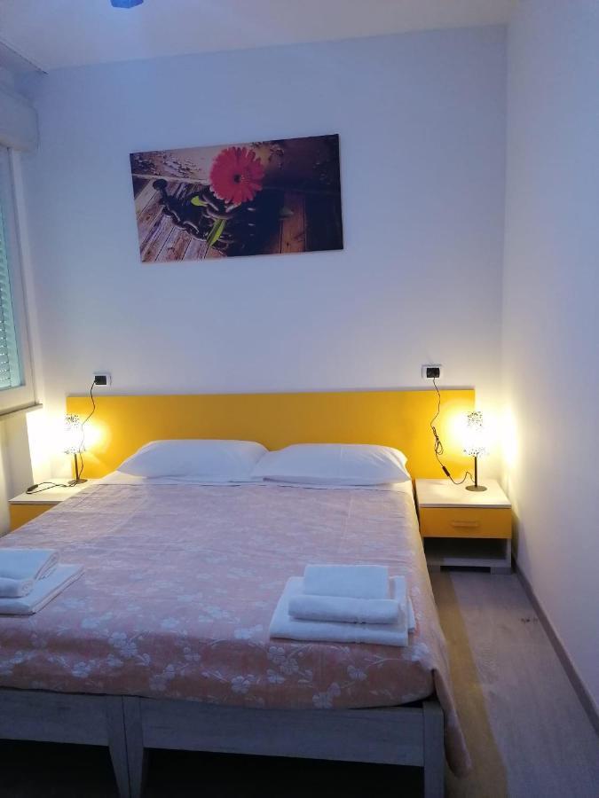 Hotel Bologna Римини Екстериор снимка