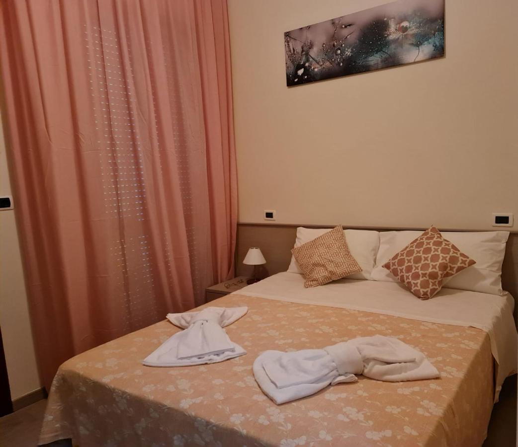 Hotel Bologna Римини Екстериор снимка