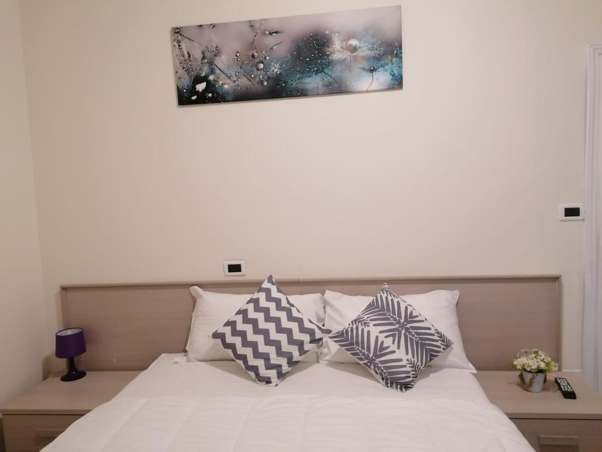 Hotel Bologna Римини Екстериор снимка
